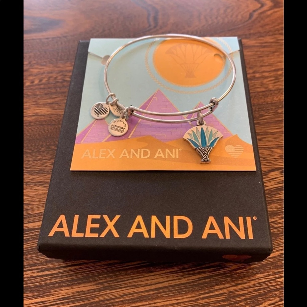 SOLD 🦋🦋
